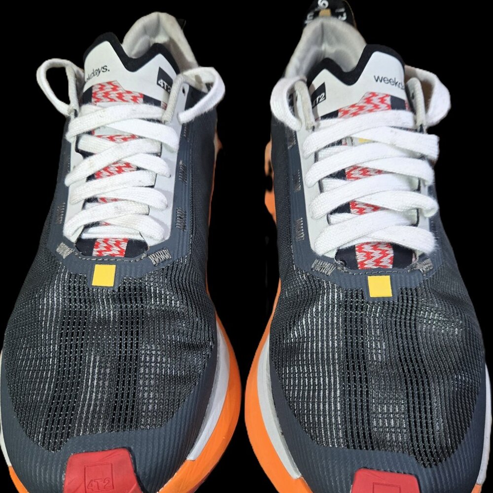 4T2 Running Unisex Trainer Sneaker GUC w/ Box Size US 8 MEN'S / US 9 WOMEN'S